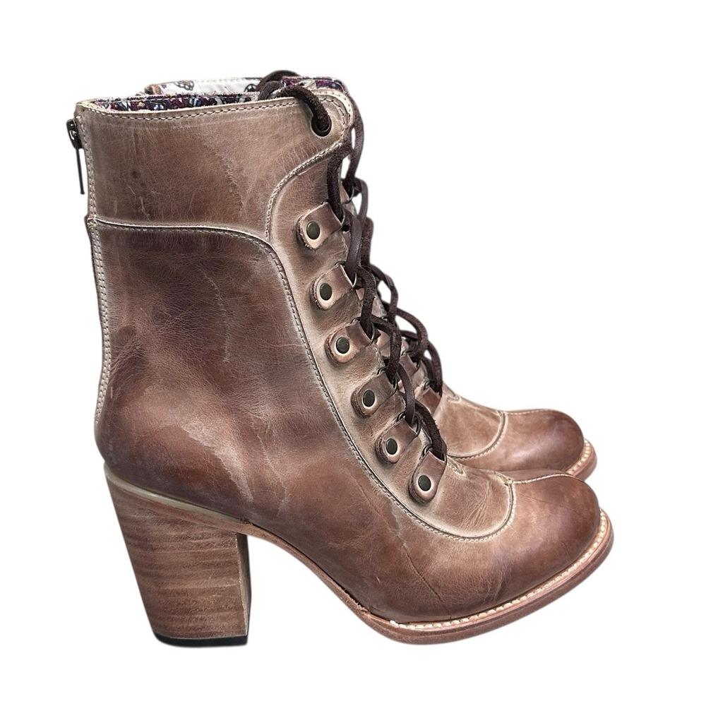 Freebird BY STEVEN Borow Women's Boots Size 10 Distressed Tan Lace Up Zip Up